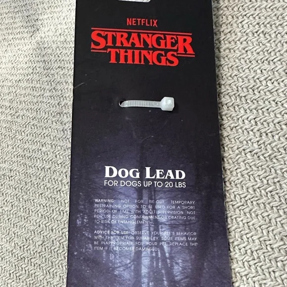 STRANGER THINGS Dog Leash 6 ft NWT Lead Black Red Gift Pet Puppy - Picture 5 of 6